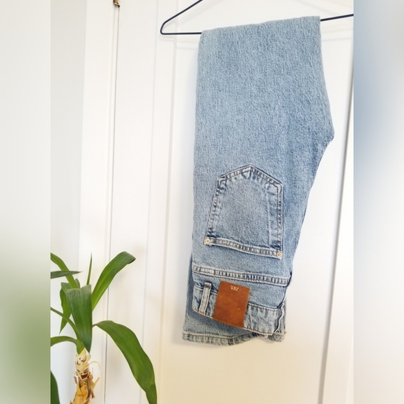 ZARA Jeans 👖🤍 - Picture 1 of 4